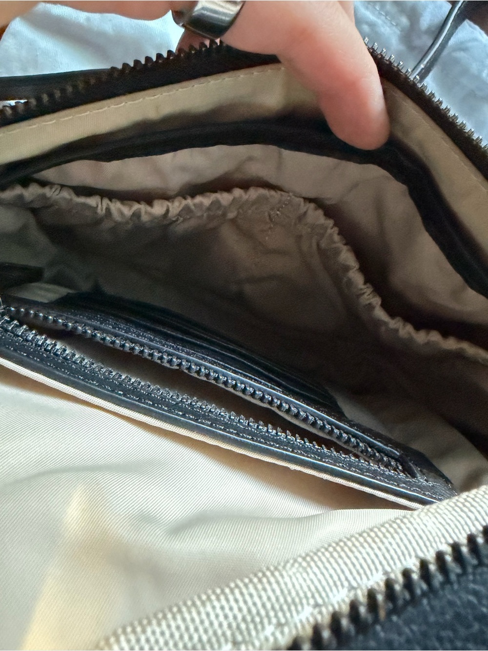 Mina Baie Black Crossbody Bag - gunmetal hardware - Picture 4 of 4